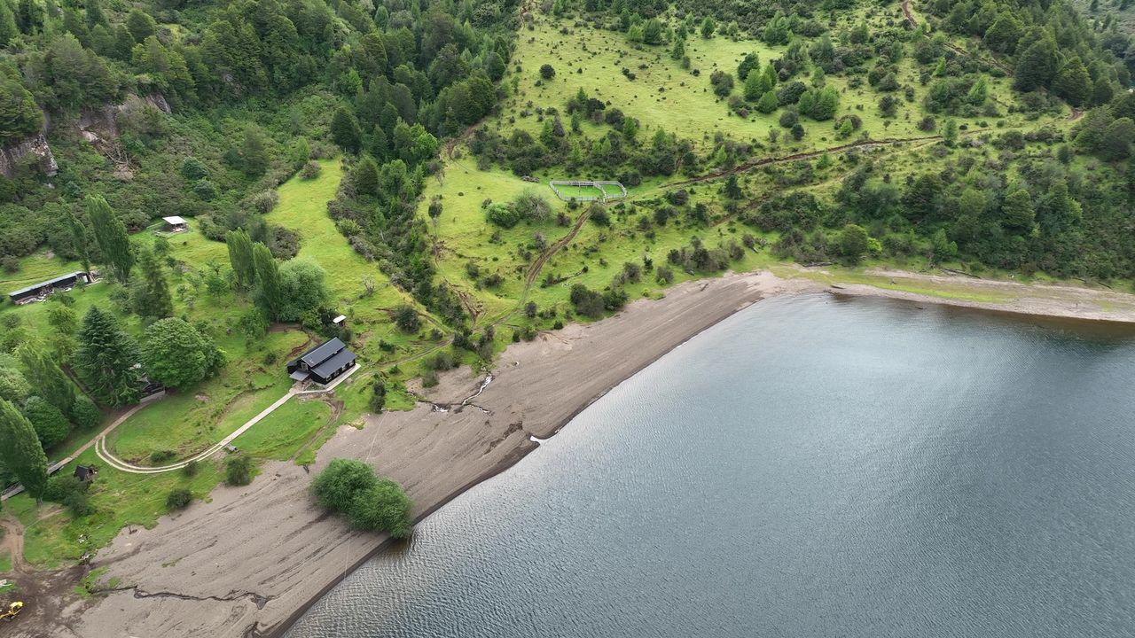 La ribera del lago vista desde el aire